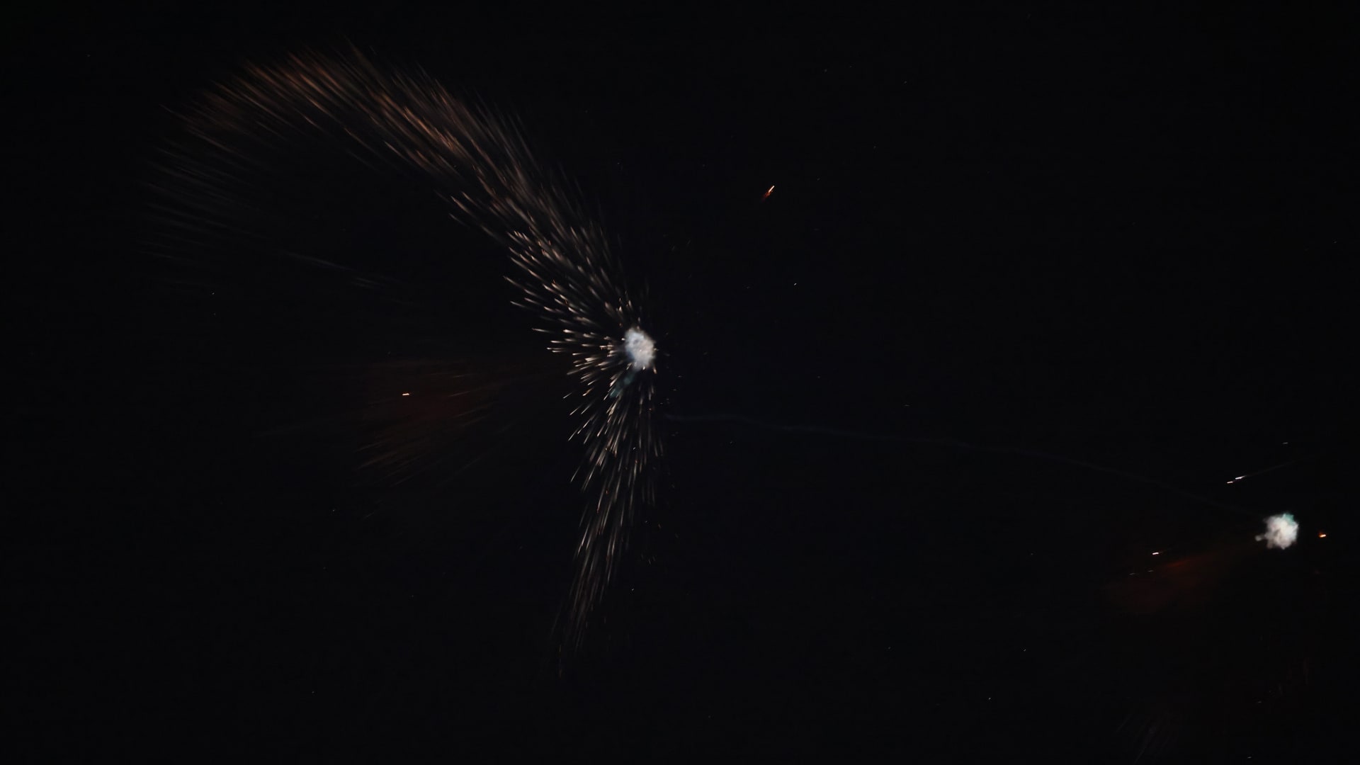 كيف يُشكل استخدام إيران للذخائر العنقودية تحديًا للدفاعات الجوية الإسرائيلية؟