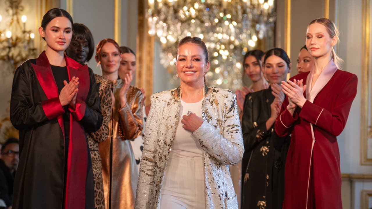 الموضة العربية المحتشمة تنافس الأزياء الجريئة على منصات باريس