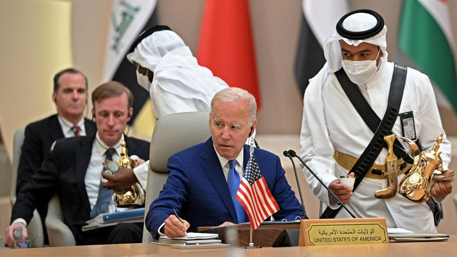 بعد قرار أوبك بلس.. سيناتور أمريكي لـCNN: على بايدن إعادة تقييم العلاقات مع السعودية لهذه الأسباب