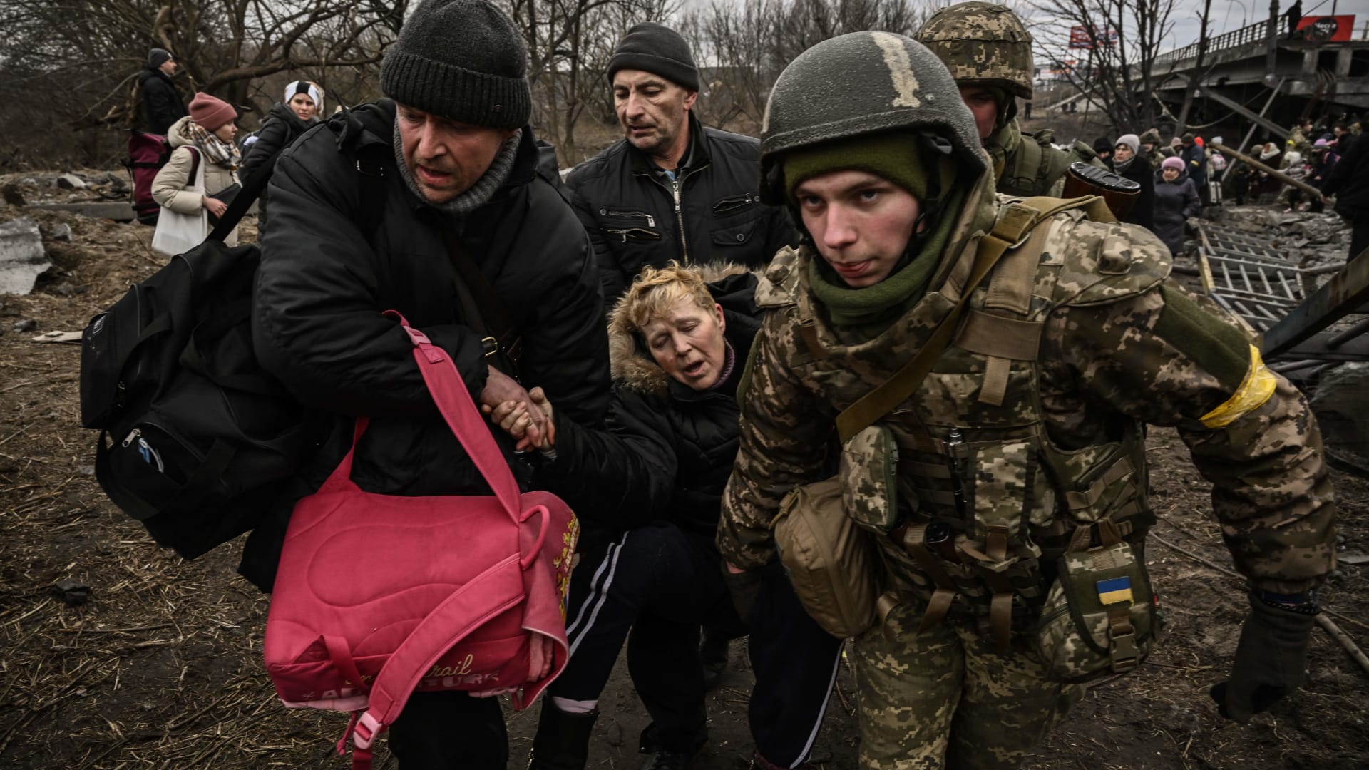 مولدوفا تخصص استادًا للاجئي أوكرانيا.. مراسل CNN يرصد أوضاعهم