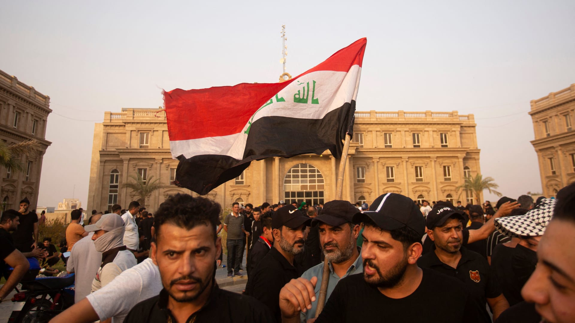 العراق.. الإعلام الأمني: صورايخ تسقط على المنطقة الخضراء في بغداد وتسبب أضرارا
