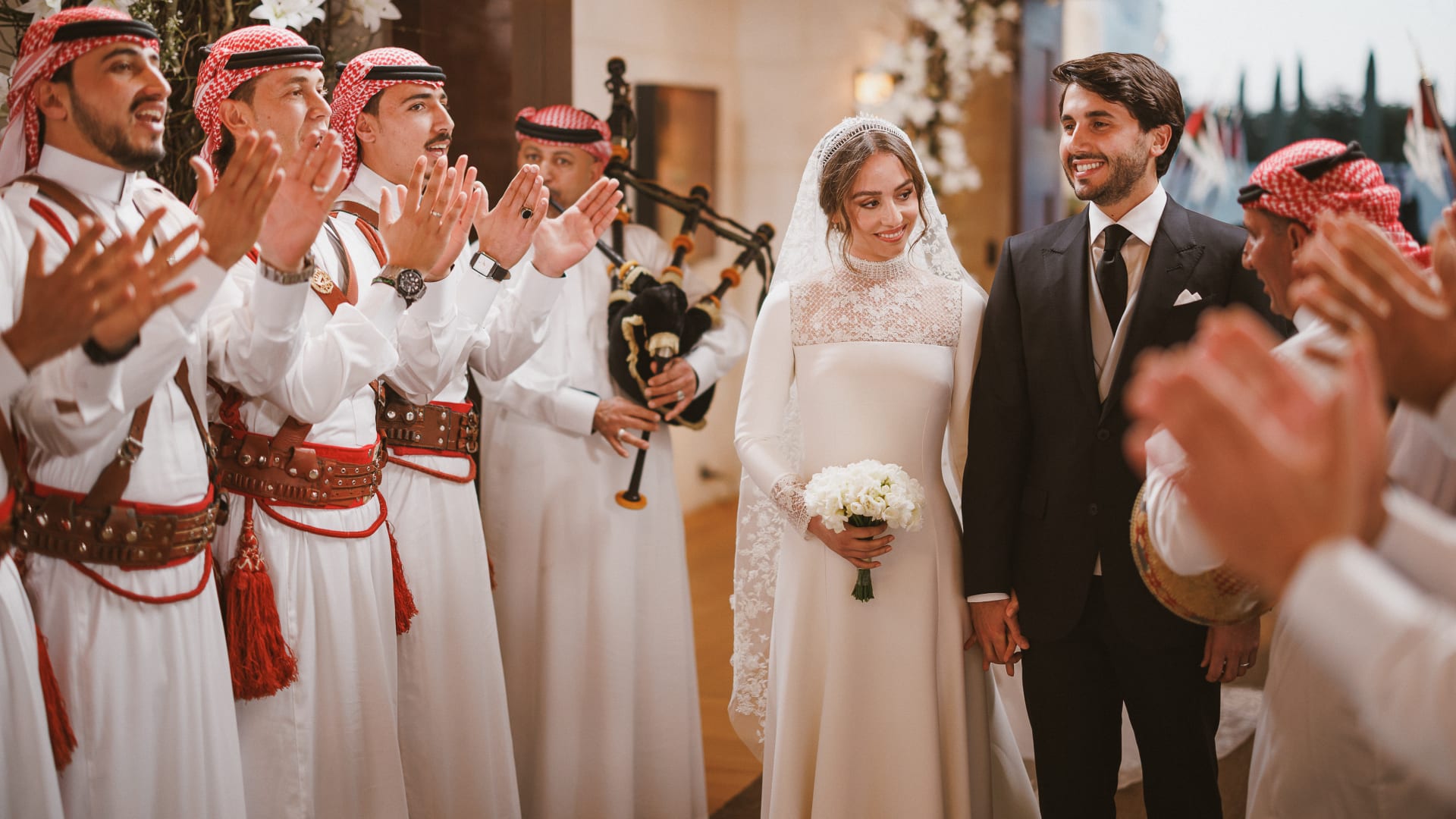 تفاعل على فيديو للأميرة الأردنية إيمان وزوجها في البتراء