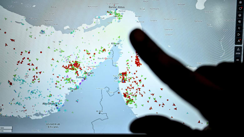 مصدر يكشف لـCNN توقعات "البنتاغون" بشأن مدة بقاء مضيق هرمز "مغلقاً"