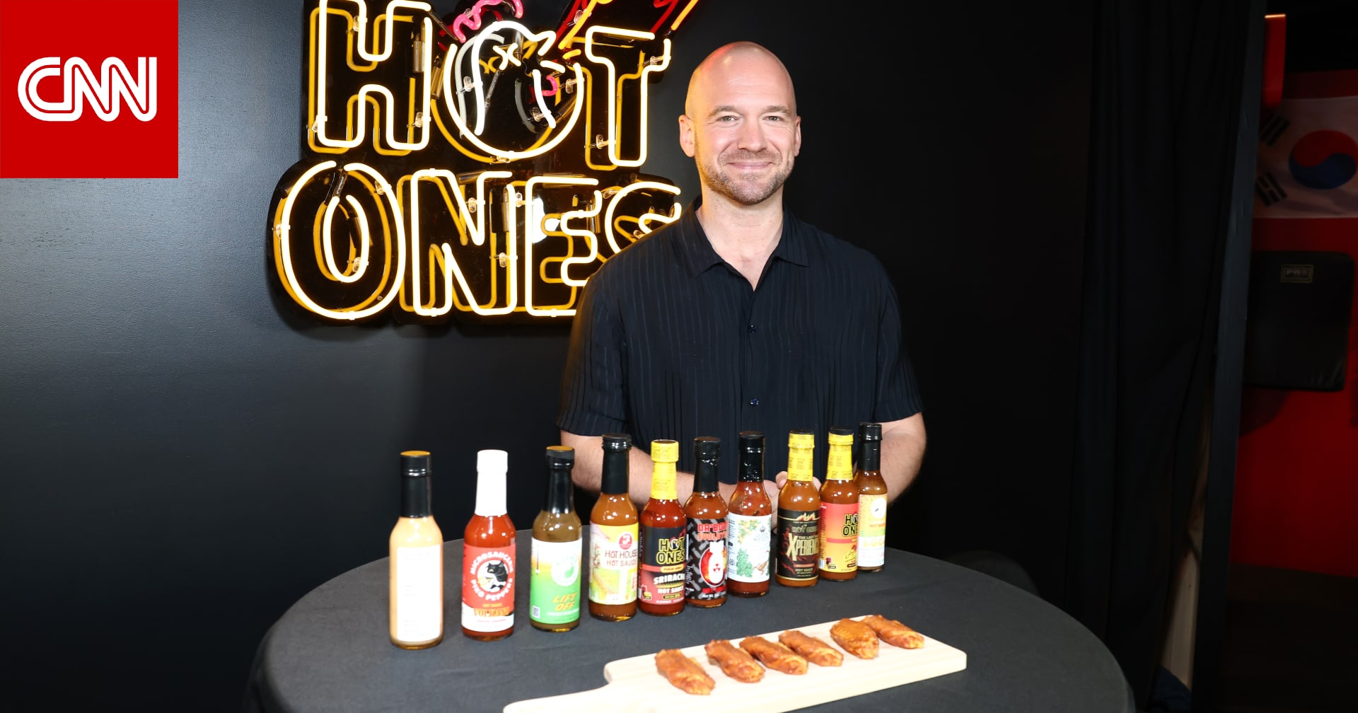 شون إيفانز مقدم برنامج "Hot Ones" يكشف عن سر نجاحه