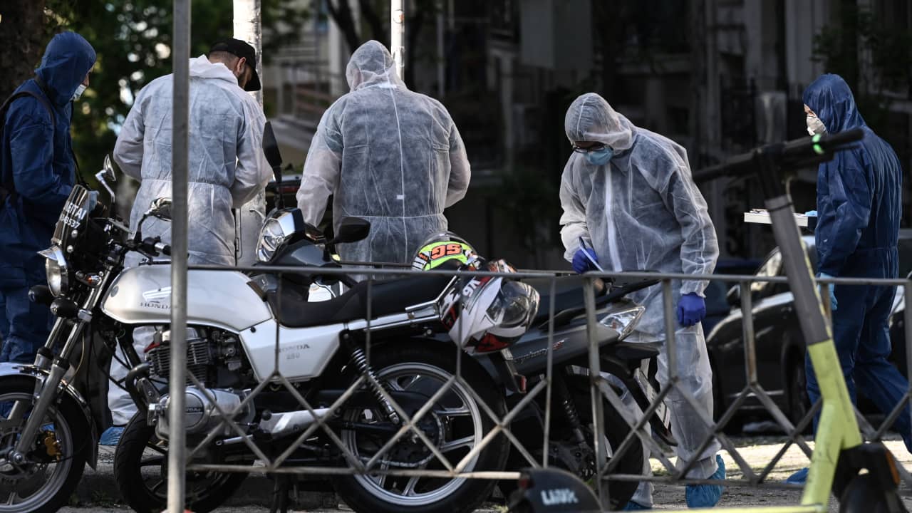 انفجرت بيدها.. مقتل امرأة كانت تحاول تفجير بنكها على ما يبدو في اليونان