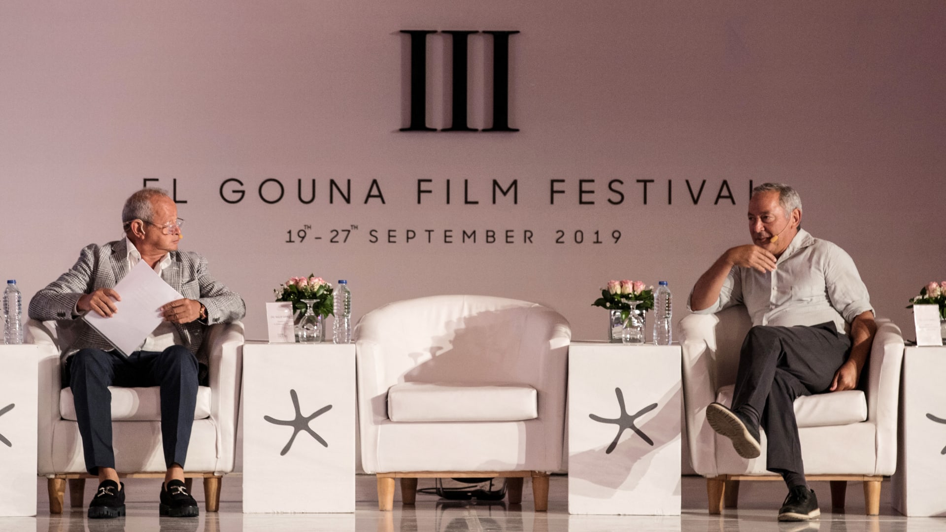 "النجاح من غير تعب غير ممكن".. نجيب ساويرس يرد على تصريح منسوب لشقيقه سميح عن علاقة العمل بالغنى