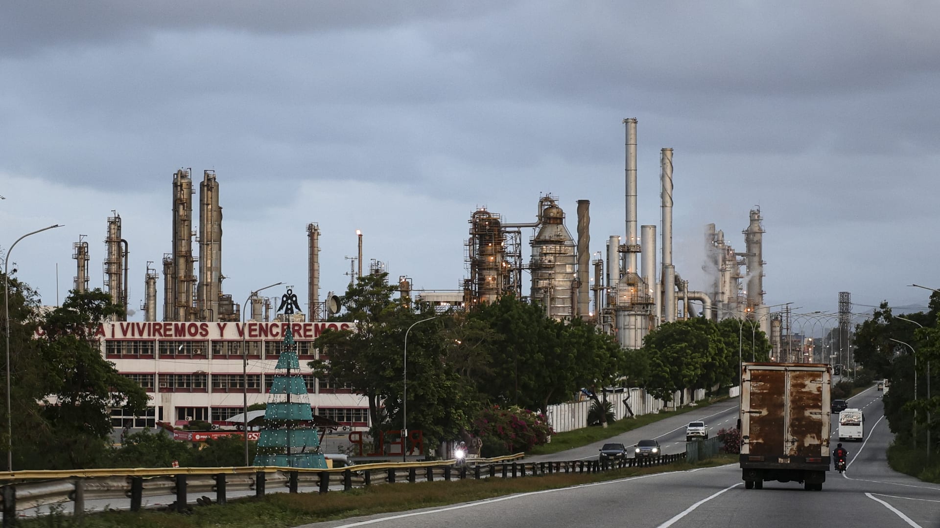 أكبر احتياطي عالمي.. كيف تبدو البنية التحتية للنفط في فنزويلا؟