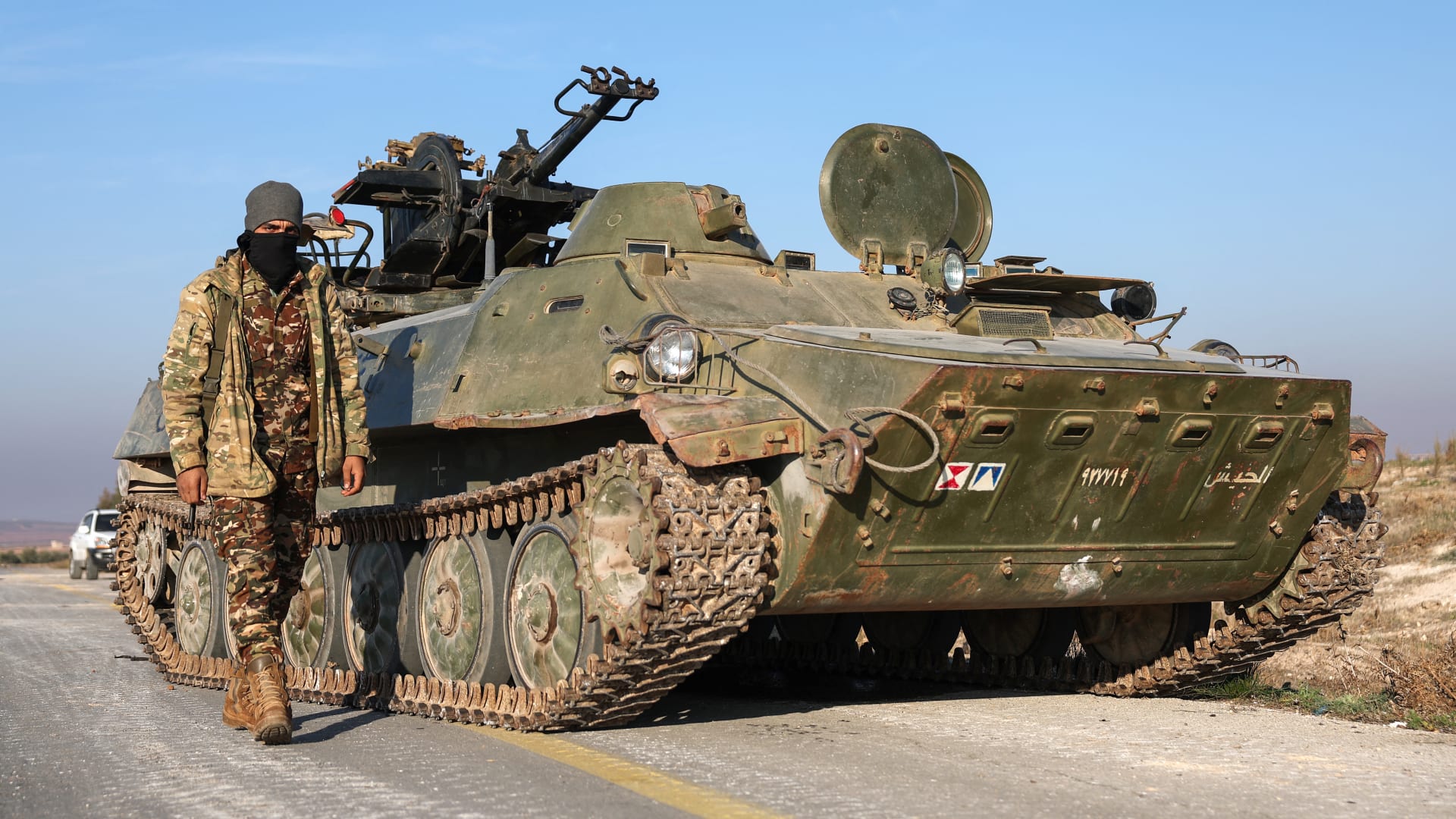 أول تعليق من الجيش السوري على دخول المعارضة المسلحة إلى حماة