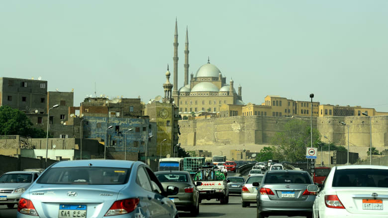 تراجع مبيعات السيارات في مصر للشهر الثالث.. وتجار: السبب صعوبة الاستيراد