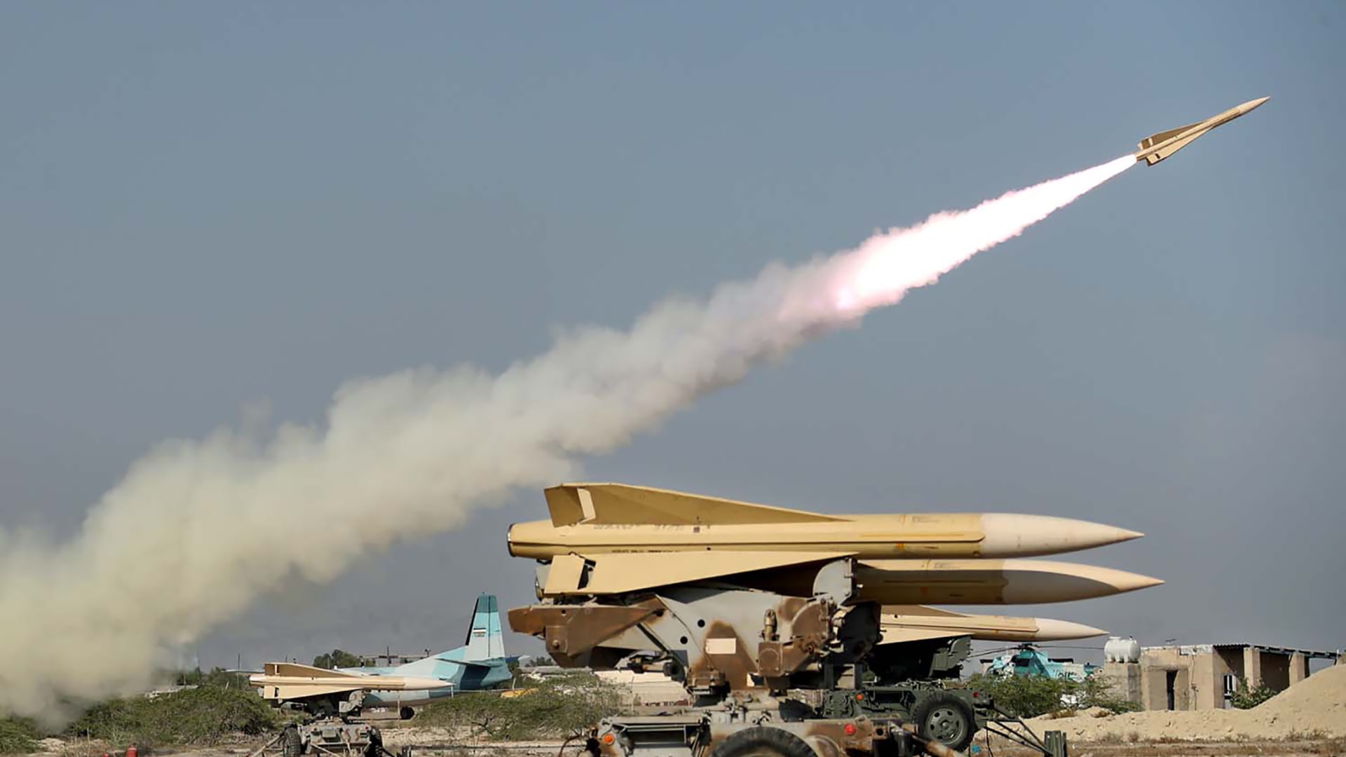إيران: دوي الانفجارات في مدينة كرج مصدرها إطلاق صاروخي للحرس الثوري