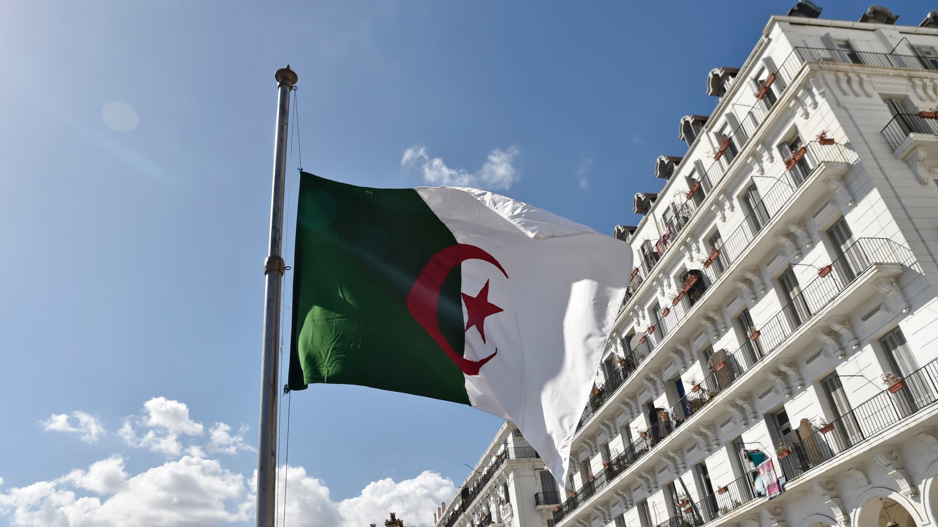 الجزائر: فتح تحقيق في اتهام المغرب بالتجسس على شخصيات جزائرية عبر برنامج بيغاسوس