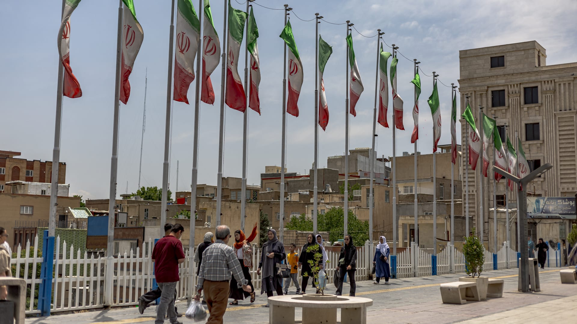 أردم أوزان يكتب: تسليح الهوية.. اللعب بالورقة الكردية في منطقة على حافة الانفجار