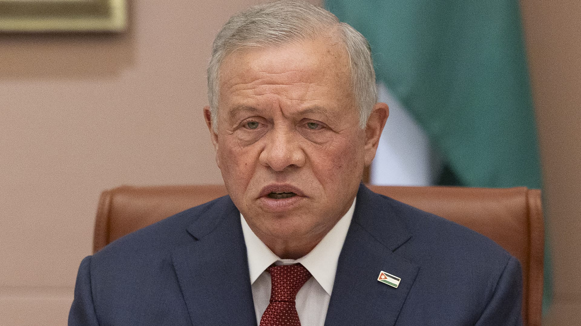 "لاحقوهم حتى جحورهم".. الملك عبدالله يشيد بإلقاء الأمن الأردني القبض على منفذي "هجوم الكرك"