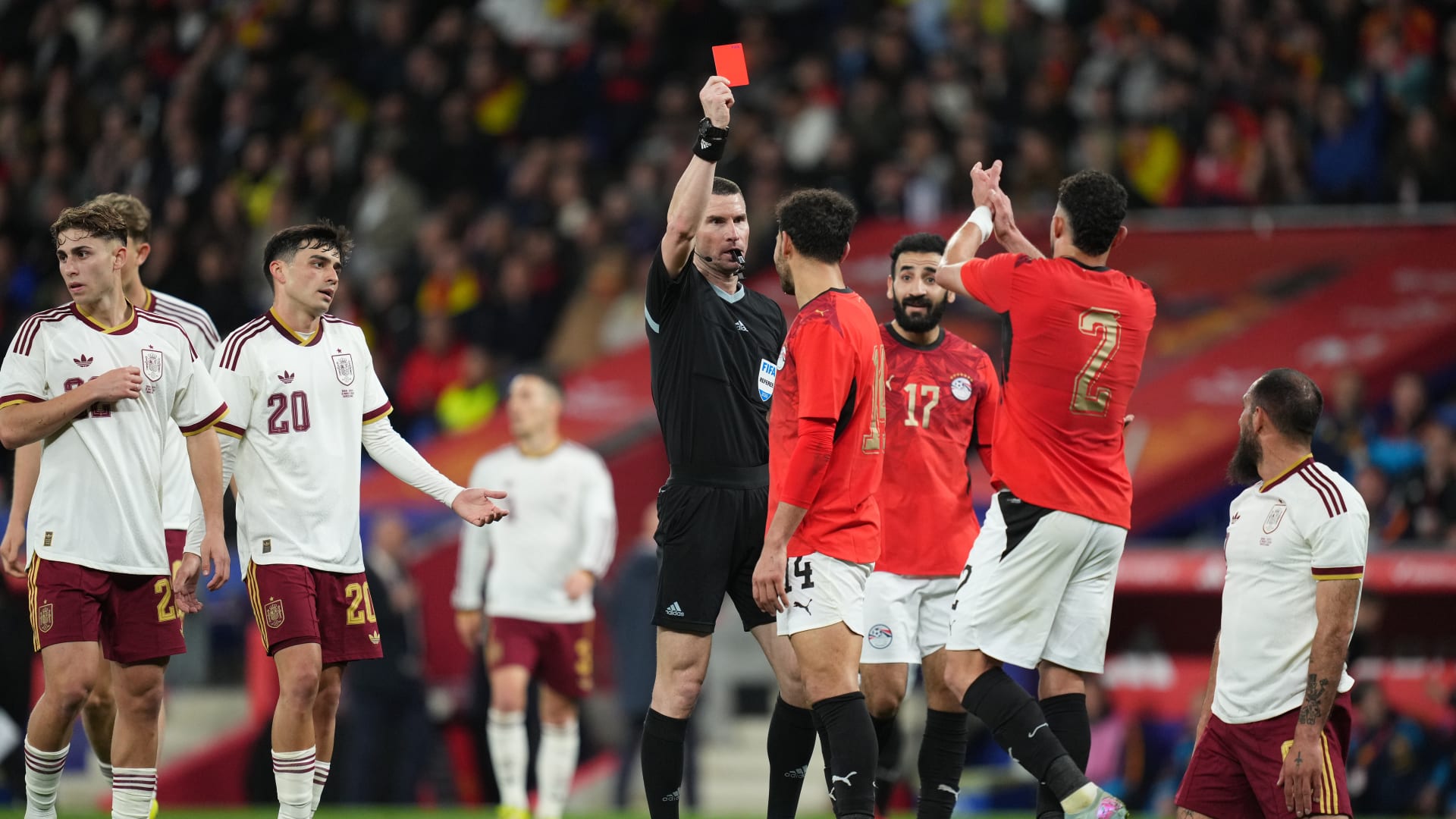 "إنهم حمقى".. مدربا برشلونة وريال مدريد ينتقدان مطلقي الهُتافات "المعادية للإسلام" بلقاء مصر وإسبانيا