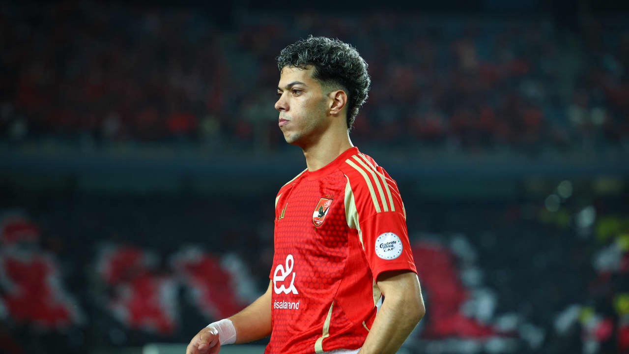 تصرف "لافت" من إمام عاشور مع جماهير الأهلي على هامش مواجهة الجيش الملكي