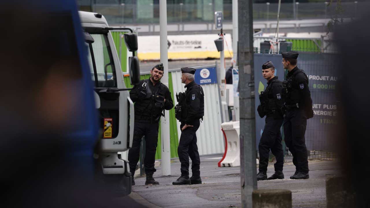 الشرطة الفرنسية تقتل مسلحا حاول إضرام النار بكنيس يهودي 