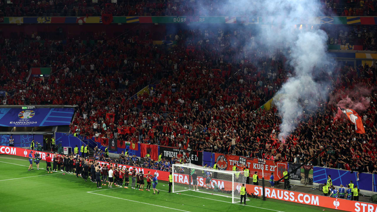 هذا ما فعله جمهور ألبانيا مع لاعبيهم بعد خروج منتخبهم من يورو 2024
