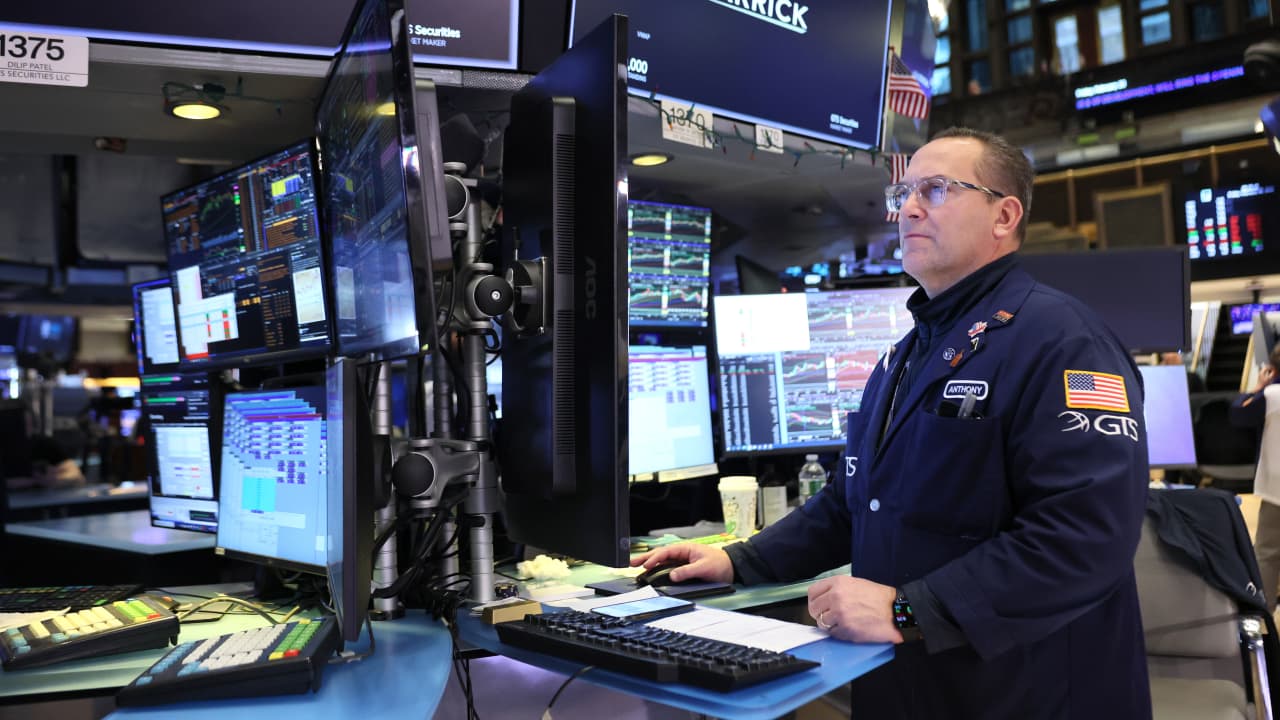 محللون يعلقون على قرار المحكمة العليا بشأن رسوم ترامب الجمركية