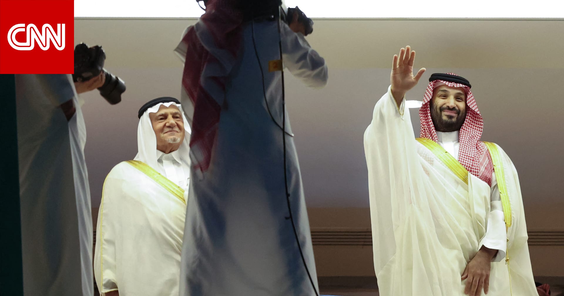 هذا ما فعله الجمهور لحظة ظهور #محمد_بن_سلمان على شاشة ملعب لقاء الهلال والخلود
