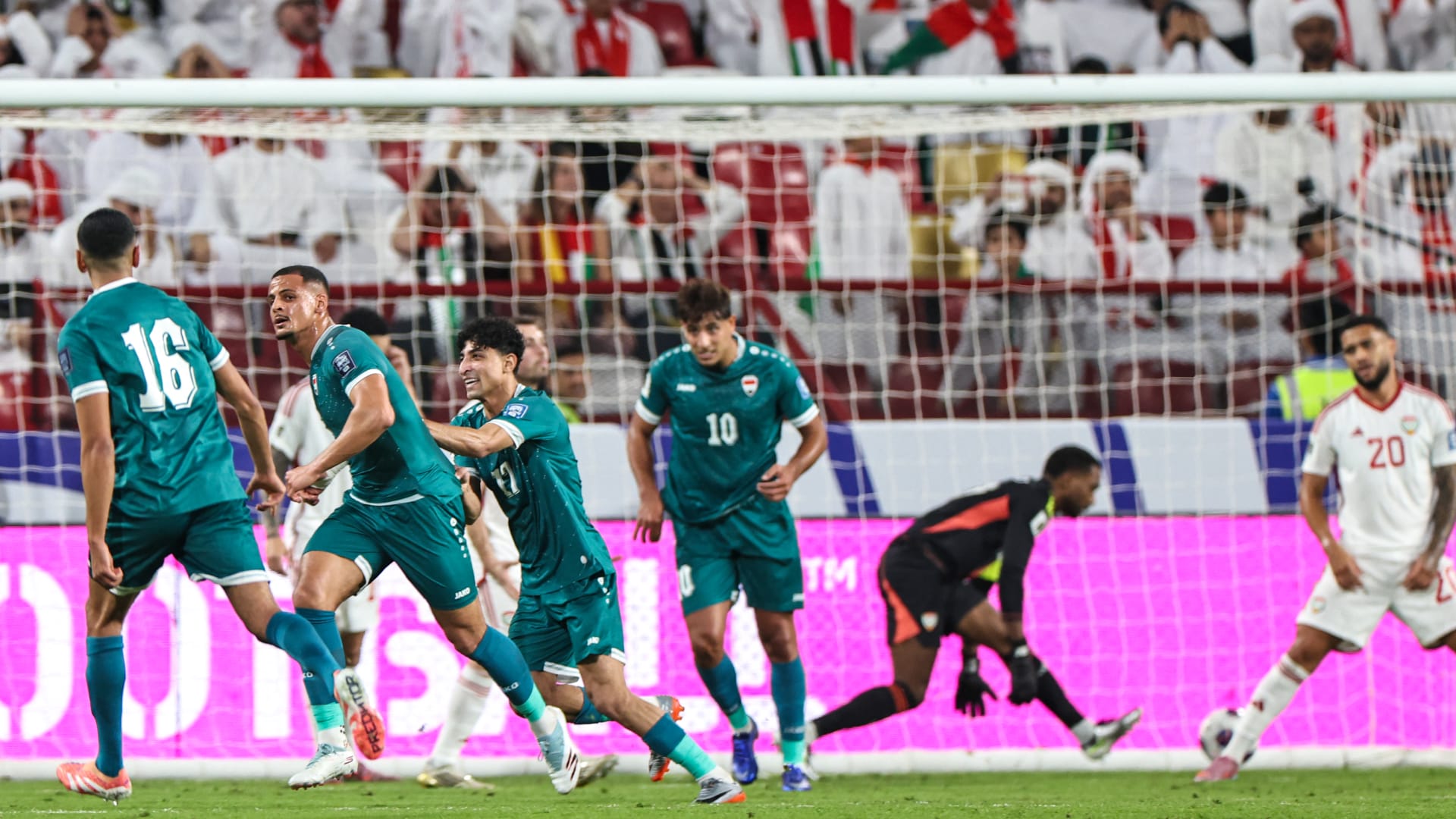 العراق يفوز على الإمارات في الوقت القاتل ويصل الملحق العالمي المؤهل لمونديال 2026