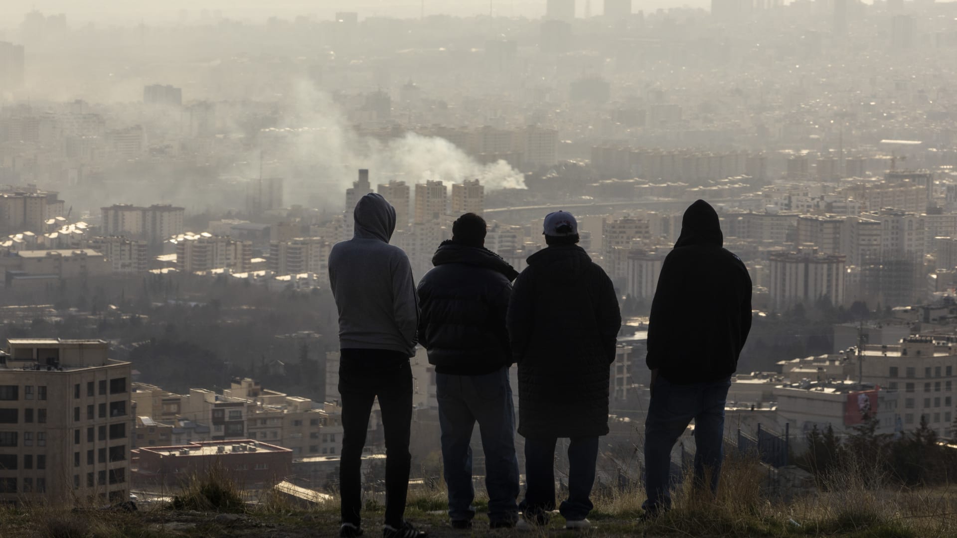 فريق CNN في إيران يصف الوضع في طهران مع استمرار الغارات