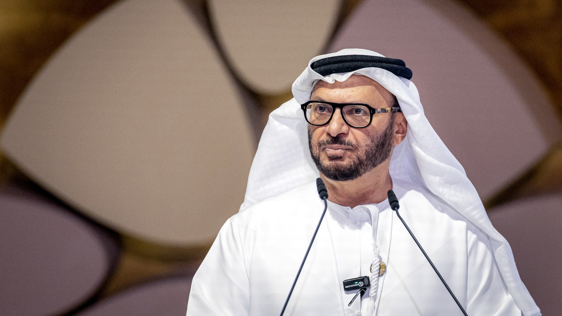 قرقاش: أمن السعودية من أمن الإمارات.. لقاء الشيخ خالد وبزشكيان كان جيدًا جدًا.. والثقة في إيران ستتطلب سنوات