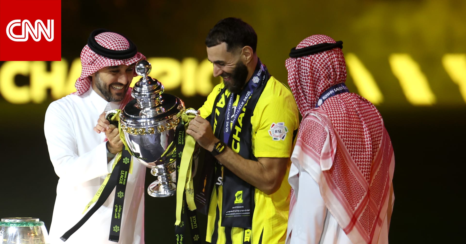 تصرف قام به وزير الرياضة السعودي تجاه بنزيما يشعل تفاعلاً