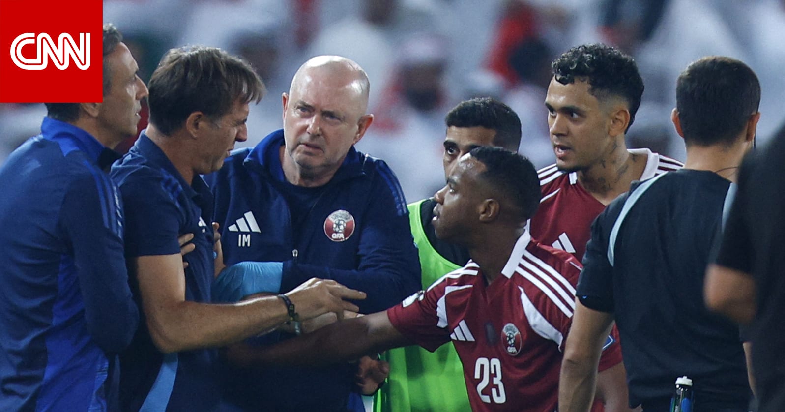موقف "محرج" لمدرب قطر خلال مواجهة الإمارات.. هذا ما حدث معه