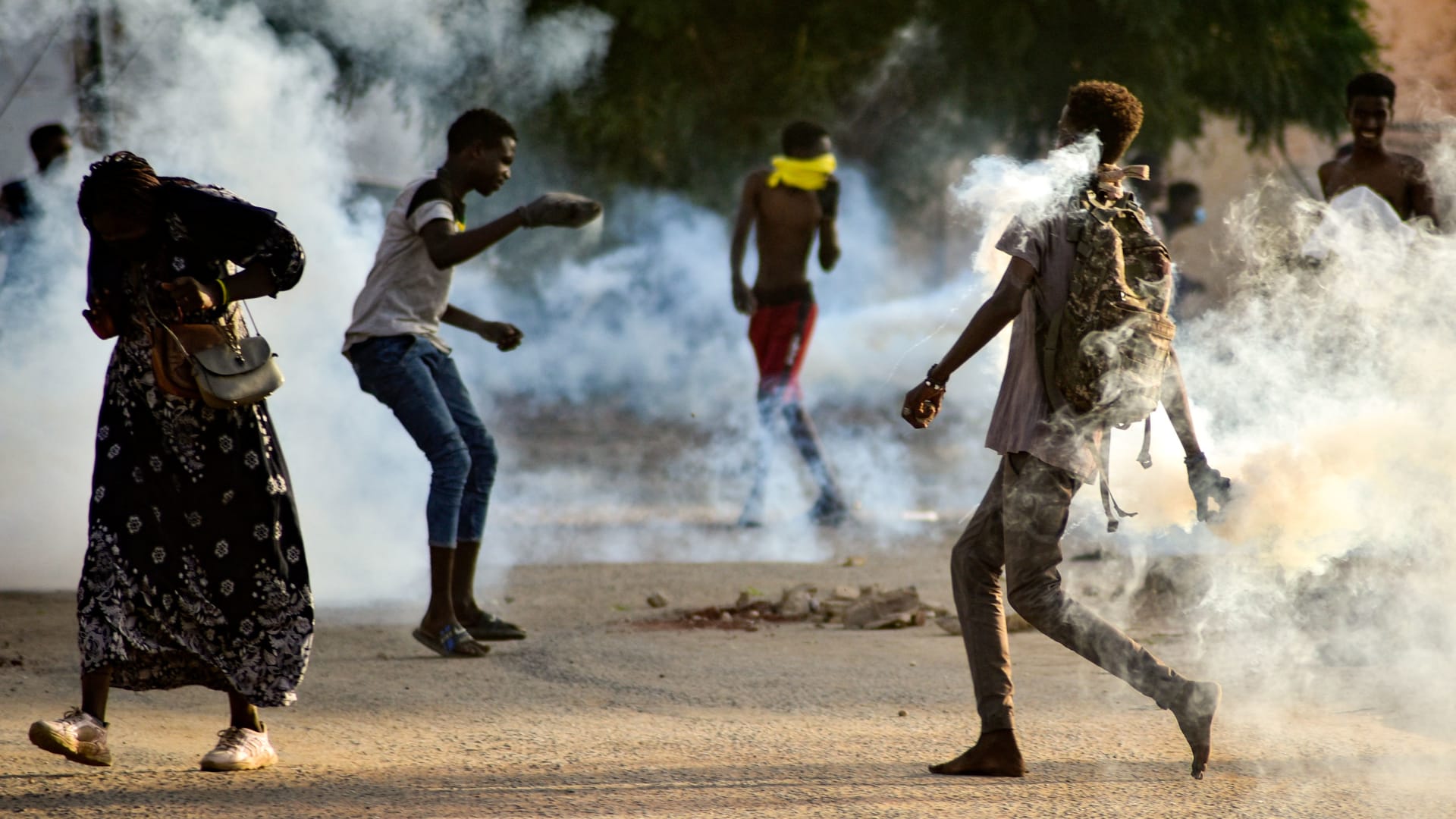 ضغط دولي على قادة الانقلاب في السودان.. والعصيان المدني مستمر