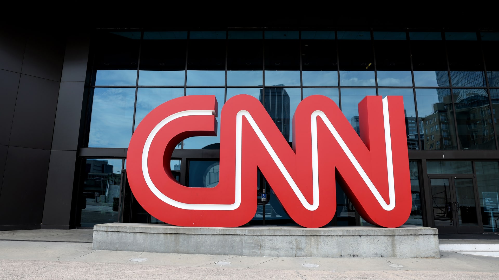 شبكة CNN تفوز بـ 11 جائزة "إيمي" عن تغطيتها الإخبارية في 2024