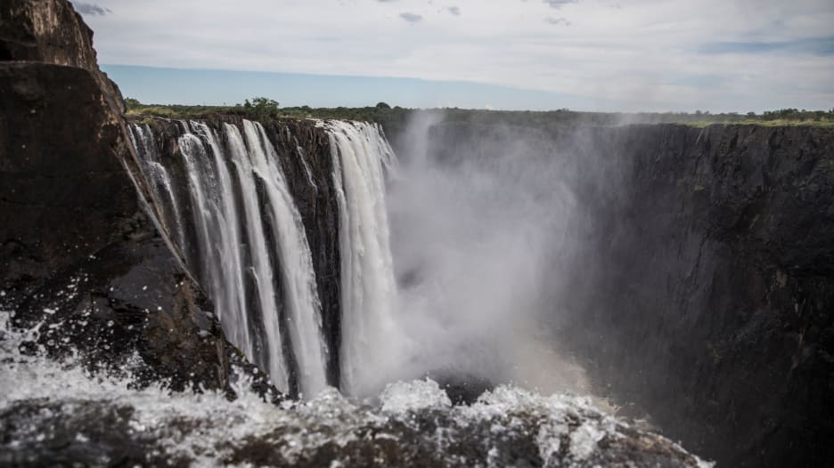 وزير سياحة زامبيا لـCNN: نريد تشجيع قدوم السياح الشباب من الشرق الأوسط