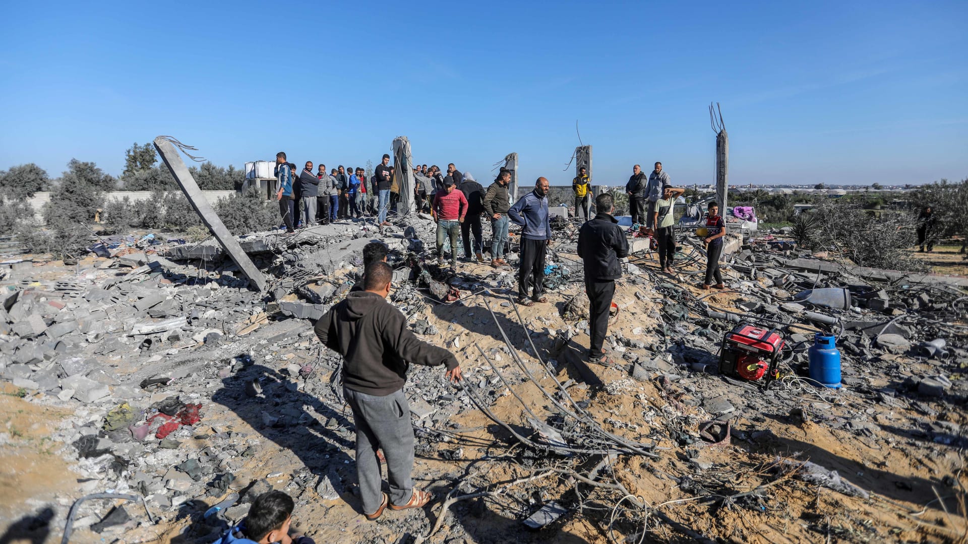 شاهد كيف حولت غارات إسرائيلية مواقع تاريخية في غزة الى ركام