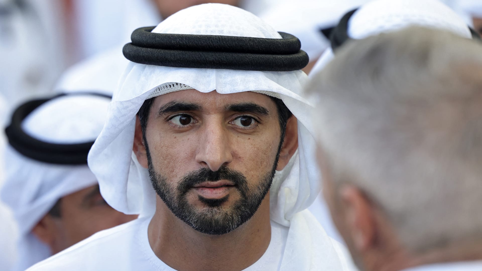 أمير سعودي يبيّن رأيه بشعر ولي عهد دبي.. ويوجه نصيحة للسعوديين والإماراتيين "في هذه الفترة الحرجة"