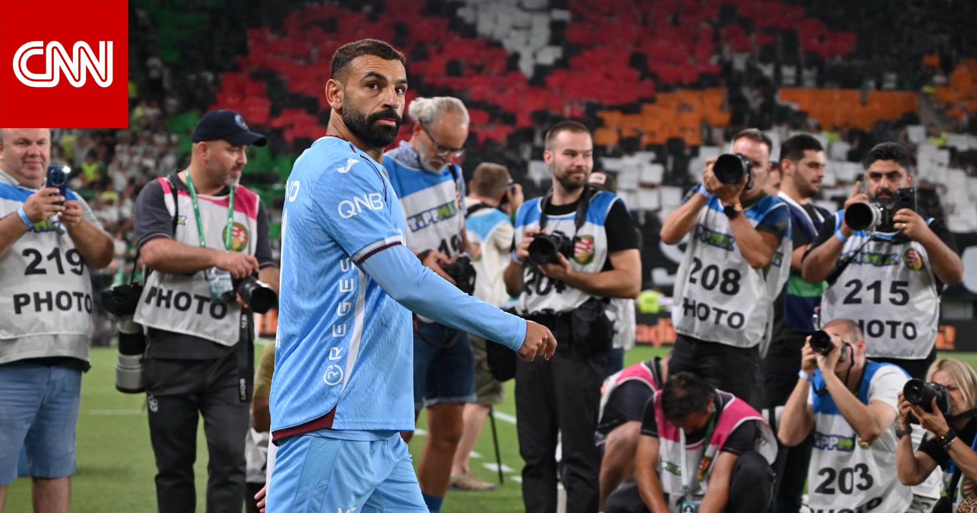 محمد صلاح يحتفل مع زملائه بعيد وطني تركي