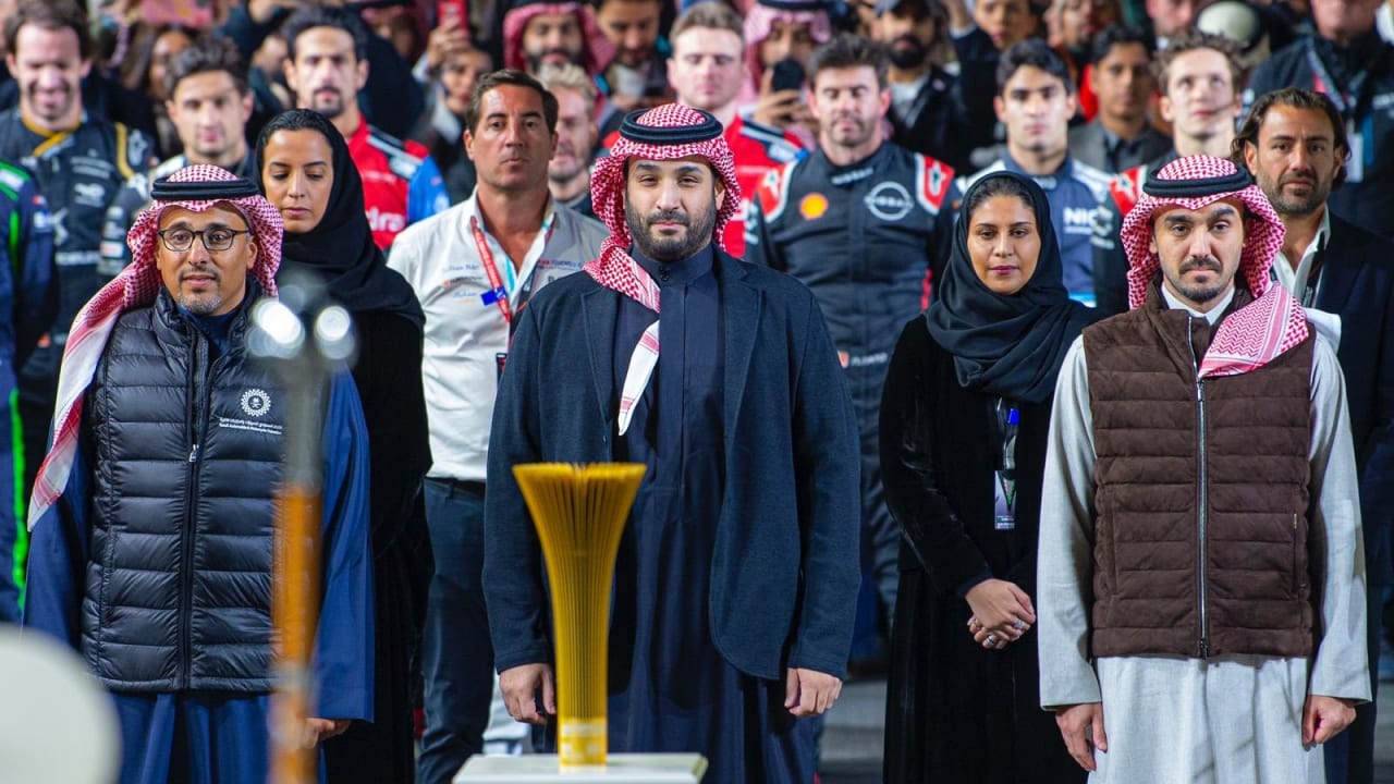 برفقة أمير قطر وولي عهد الأردن.. محمد بن سلمان يحضر سباق "فورمولا إي" 2023
