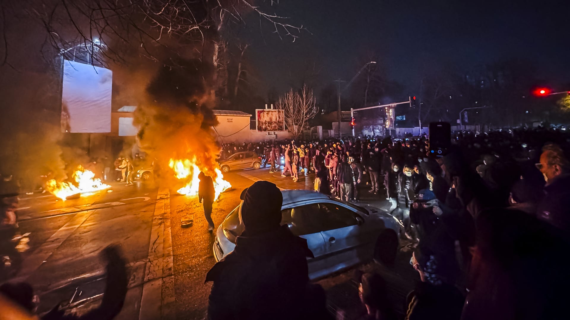 إيران.. الاحتجاجات تمتد لجميع المحافظات ضد القمع وتردي الاقتصاد