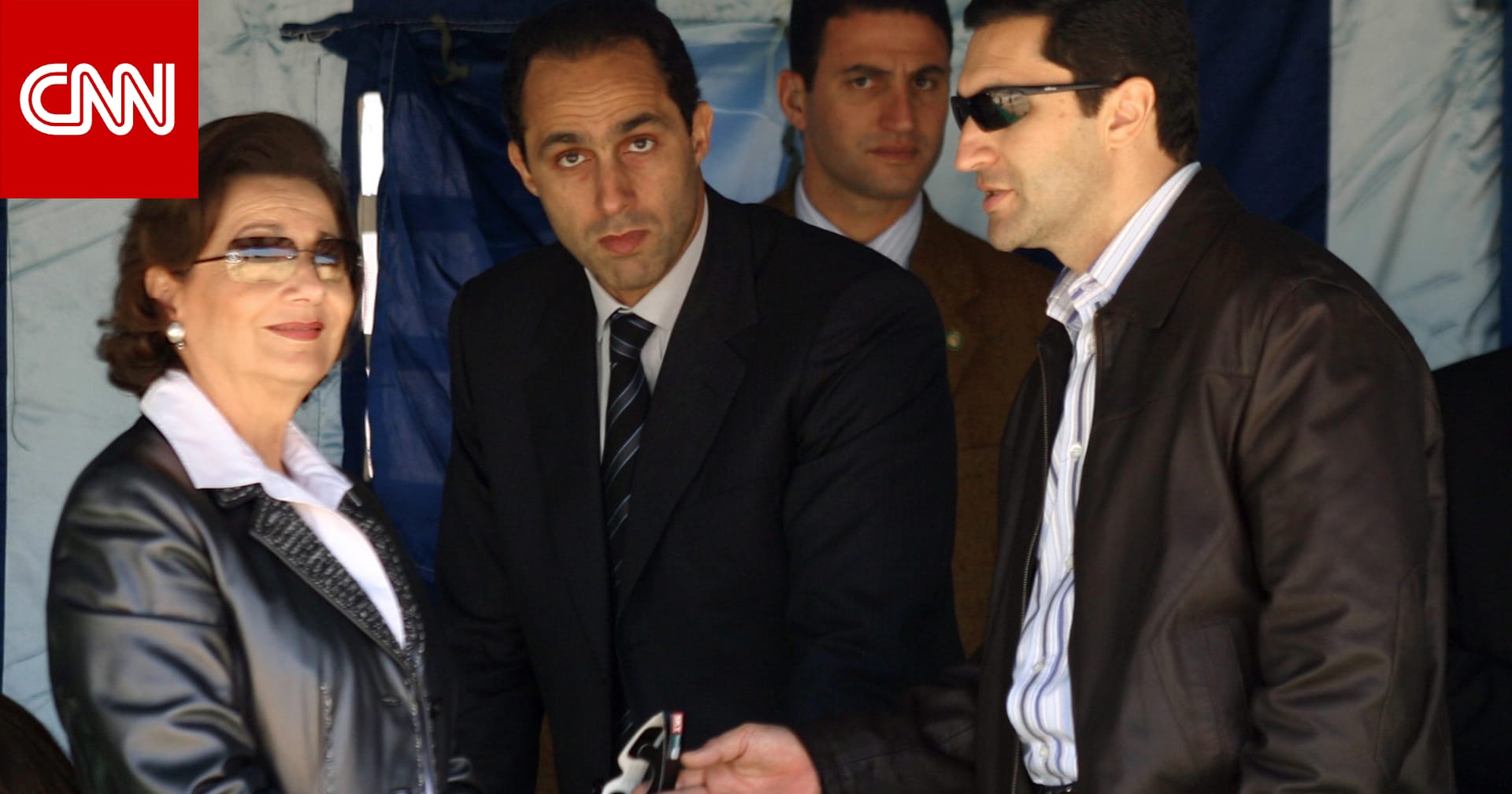 "الضغط لتوريث الحكم لابنها".. علاء مبارك يشعل تفاعلا برده على تدوينة عن "أكبر خطأ" لوالدته سوزان