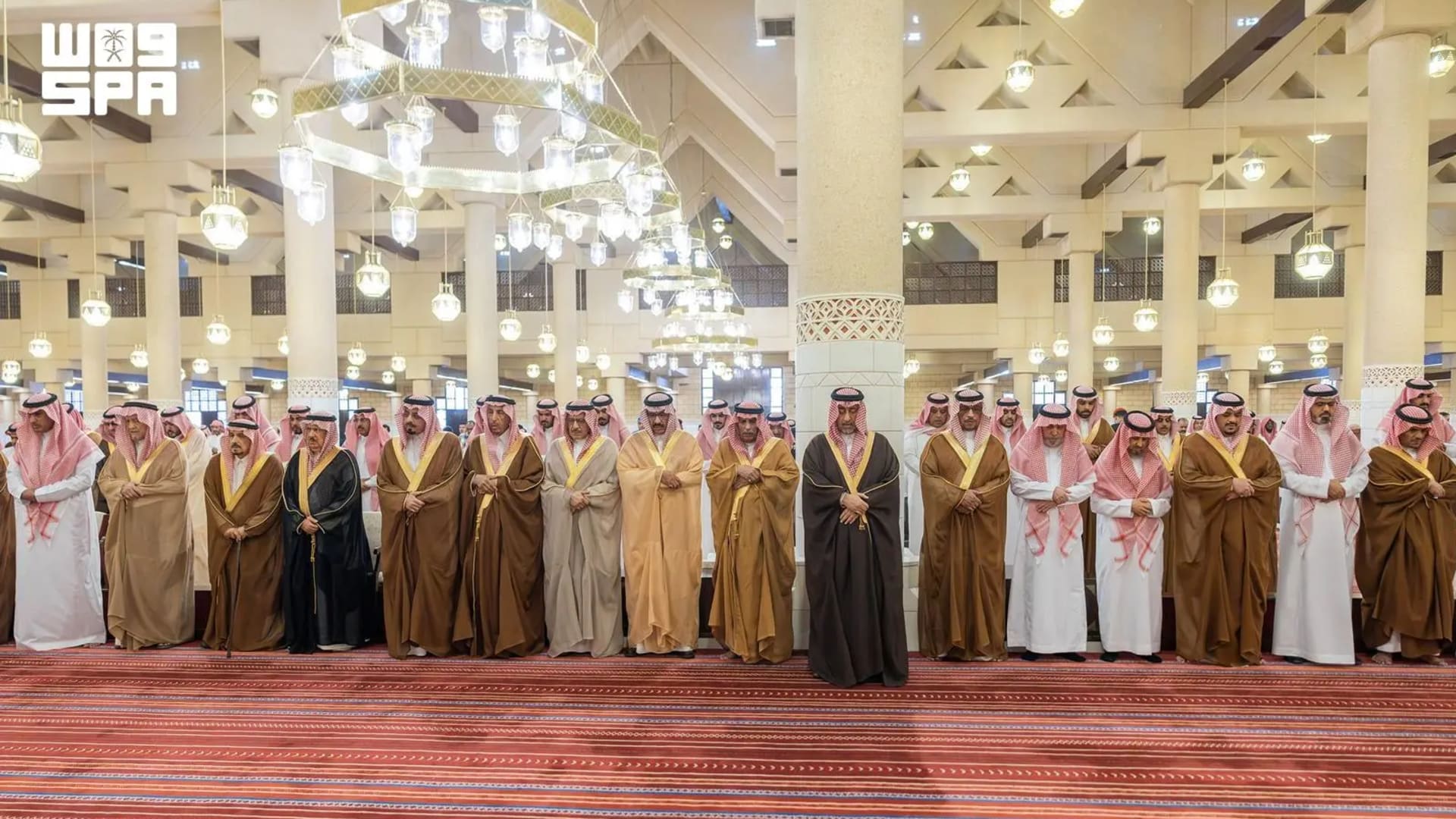 بالأسماء.. أمراء ومسؤولون يؤدون صلاة الميت على أميرة سعودية بالرياض