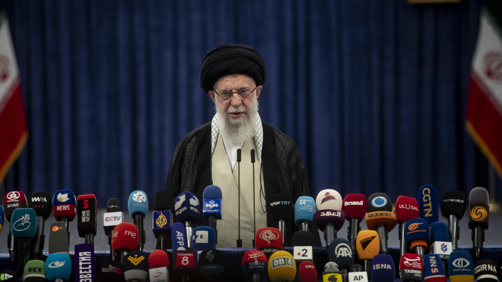 إيران.. أول تعليق من خامنئي على الضربة الإسرائيلية