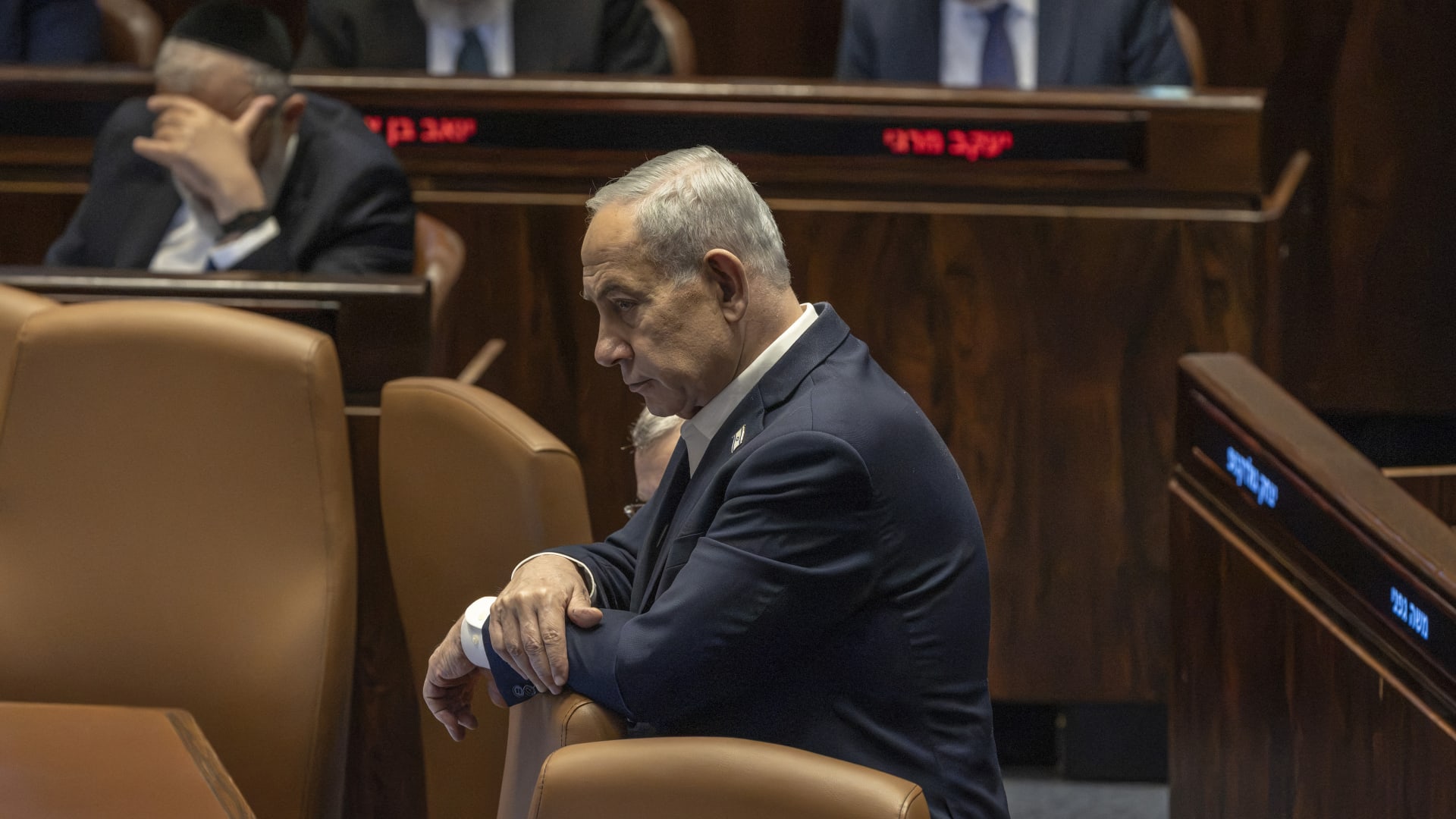 بين فرح وصدمة.. شاهد ما قاله فلسطينيون وإسرائيليون عن مذكرات اعتقال نتنياهو وغالانت