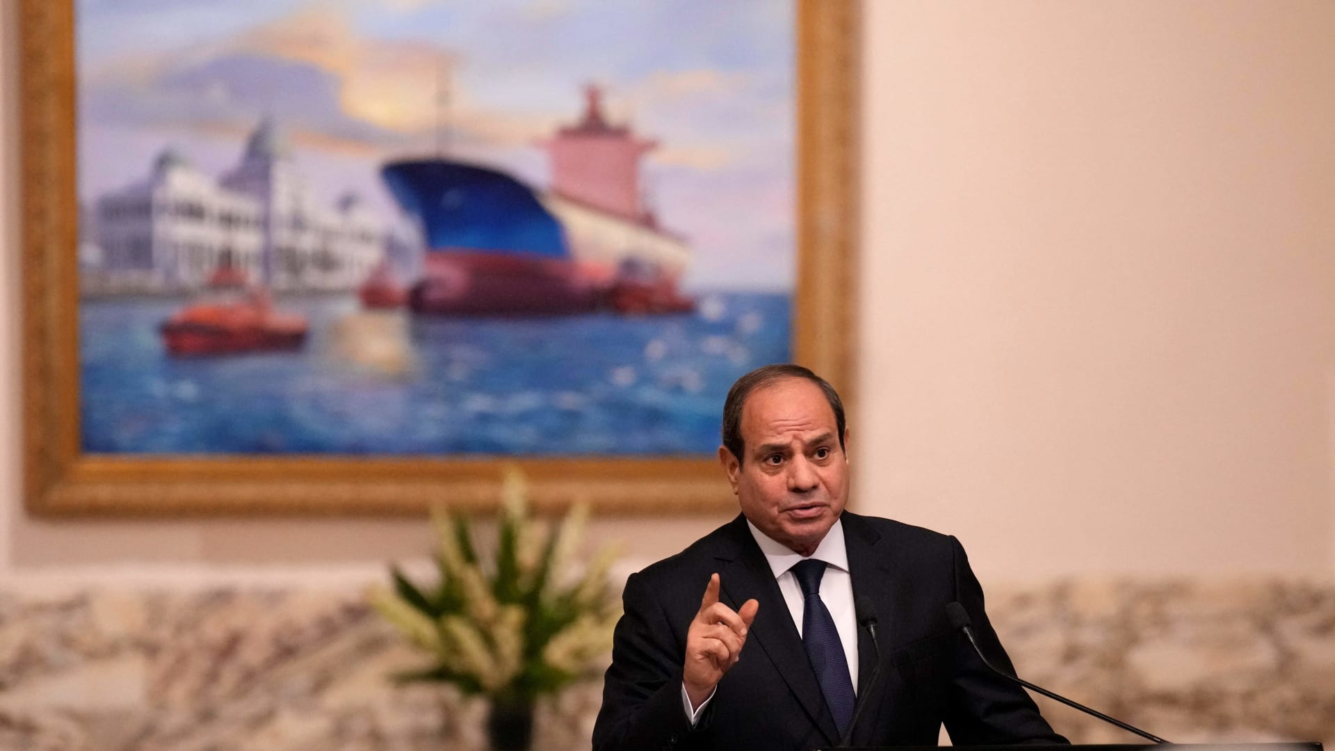 السيسي يتحدث عن تحديات مصر.. ويكشف تراجع إيرادات قناة السويس بما يتراوح بين 40-50% سنويا