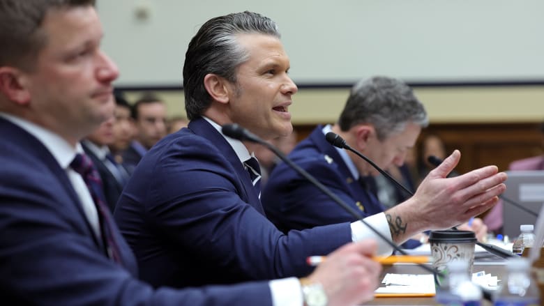 "هل ترامب متزن عقليا ليكون القائد الأعلى للقوات المسلحة؟".. فيديو أسلوب رد وزير الدفاع الأمريكي بجلسة استماع تنشره نائب أمريكية