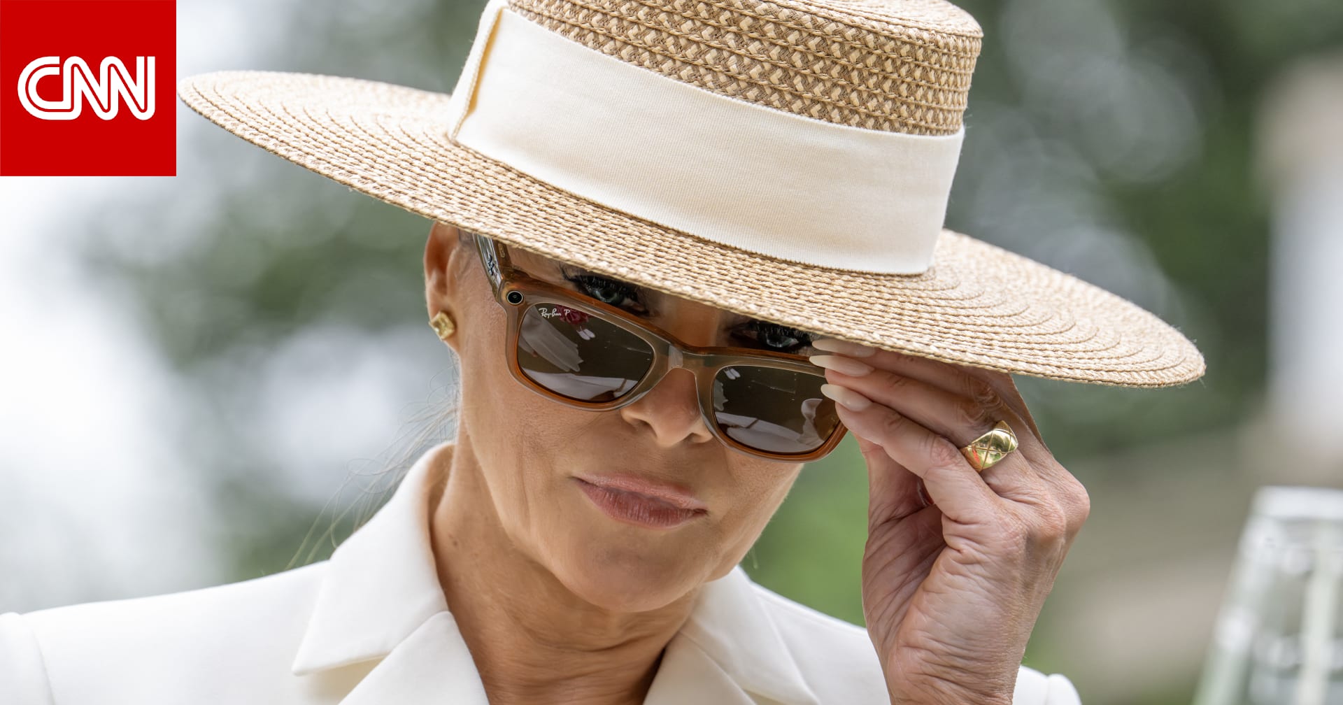 هل خرقت ميلانيا ترامب بروتوكول الإطلالات الملكية أمام الملكة كاميلا في البيت الأبيض؟ 