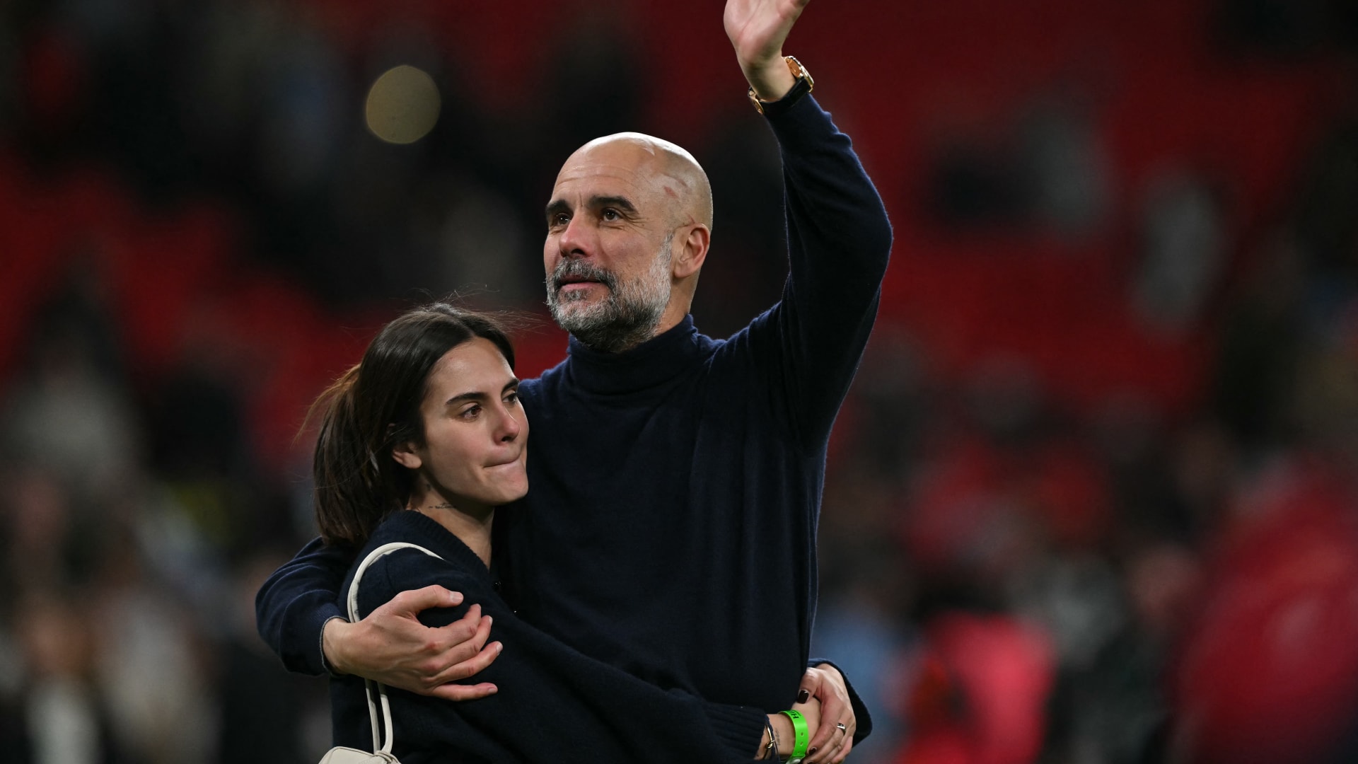 "لحظة مؤثرة".. ابنة غوارديولا تشارك والدها الاحتفال بالفوز بكأس رابطة الأندية