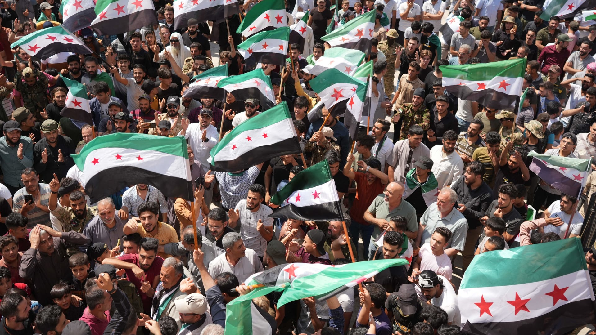 بعد أيام من التوتر.. شيوخ السويداء وقادة الفصائل يصدرون بيانا مشتركا