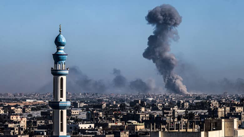 غزة.. إسرائيل تعلن تعليق عملياتها العسكرية في رفح ودير البلح حتى 7 مارس