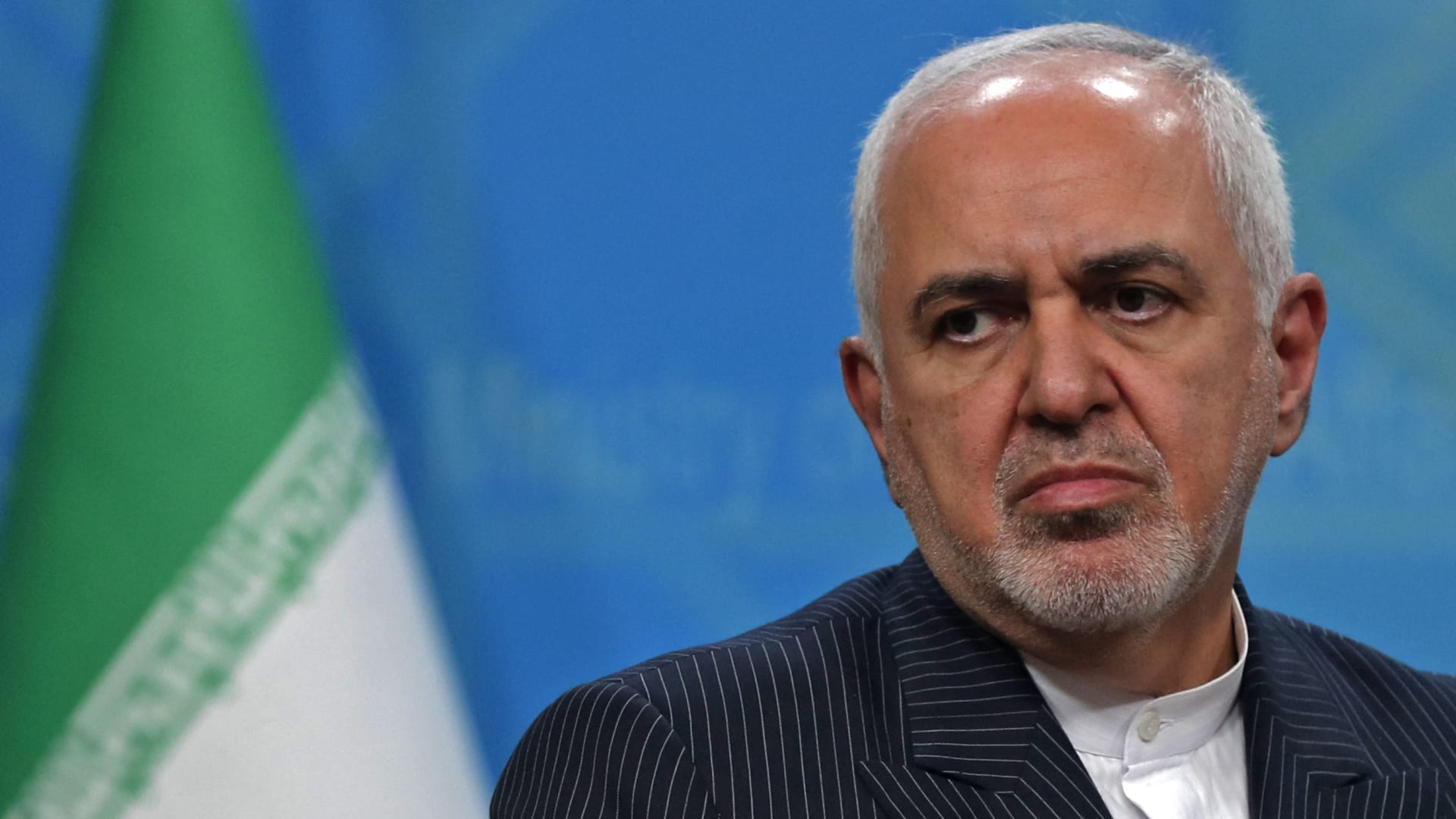 جدل بعد انفعال جواد ظريف خلال نقاش مع الأمين العام لمجلس التعاون الخليجي