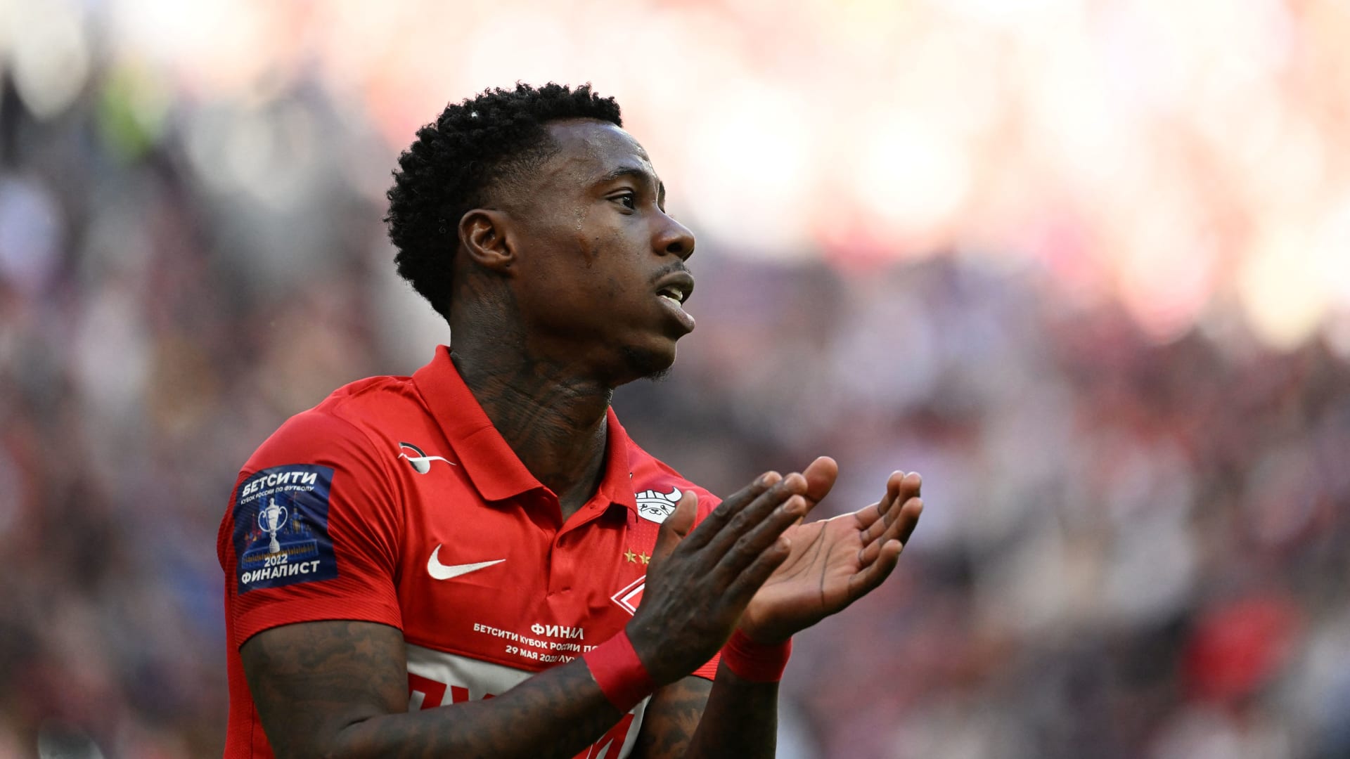 حكم بسجن لاعب منتخب هولندا بتهمة "تهريب المخدرات"