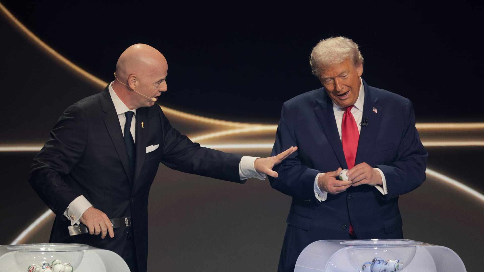 رئيس "فيفا" يعلق على "أزمات كأس العالم 2026".. ويوضح "دور" ترامب في تنظيم البطولة