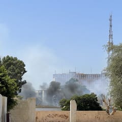 اشتباكات عنيفة في طرابلس ورسالة من السفارة الأمريكية لـ"خفض التصعيد"